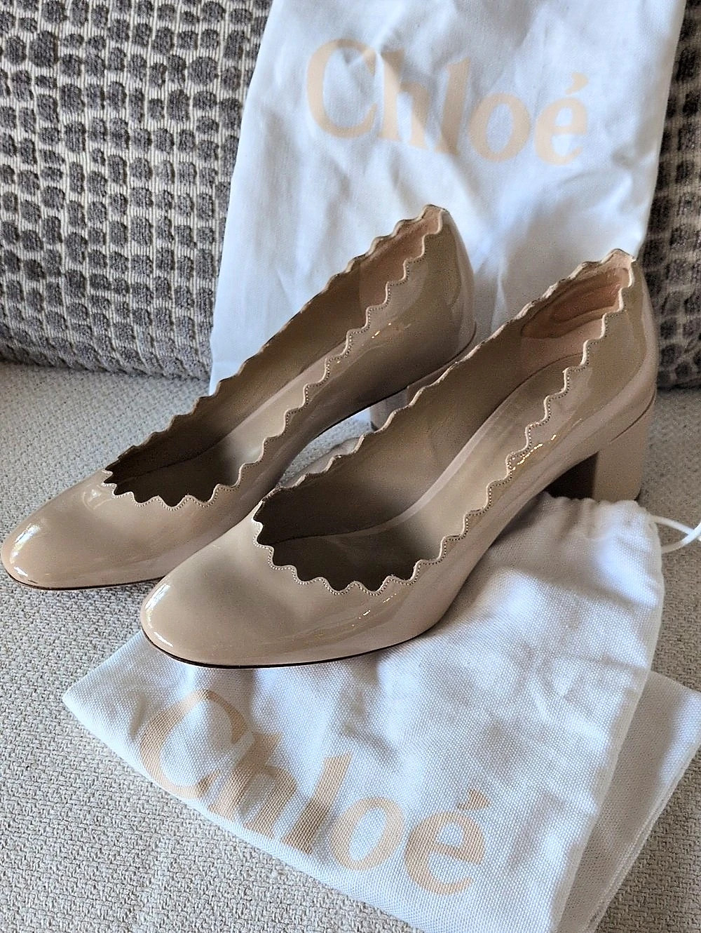 Chloé Lauren Scalloped Block Heel Pumps Beige EU 381⁄2